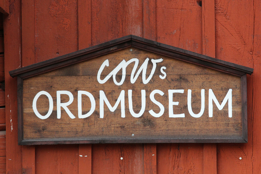COWs Ordmuseum, skylt